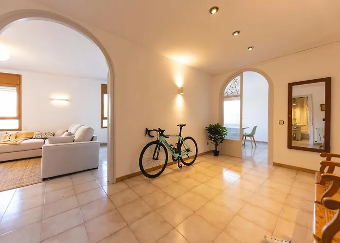 Bravissimo El Lleo, Bright 4-Bedroom Apartment